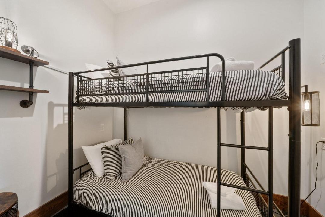 Photo of Bedroom in Frank
