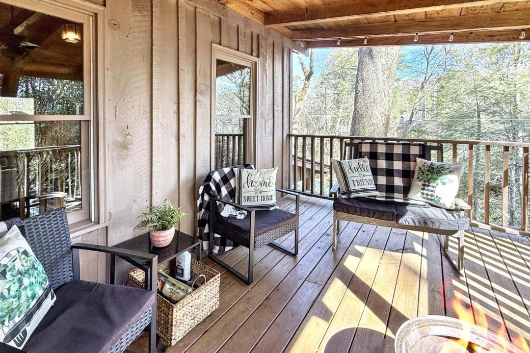 Photo of Patio Balcony in Mirror Lake