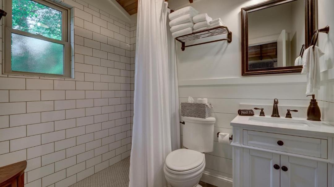 Photo of Bathroom in Mirror Lake