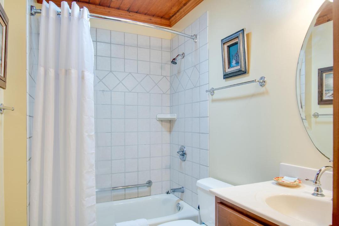 Photo of Bathroom in Kill Devil Hills