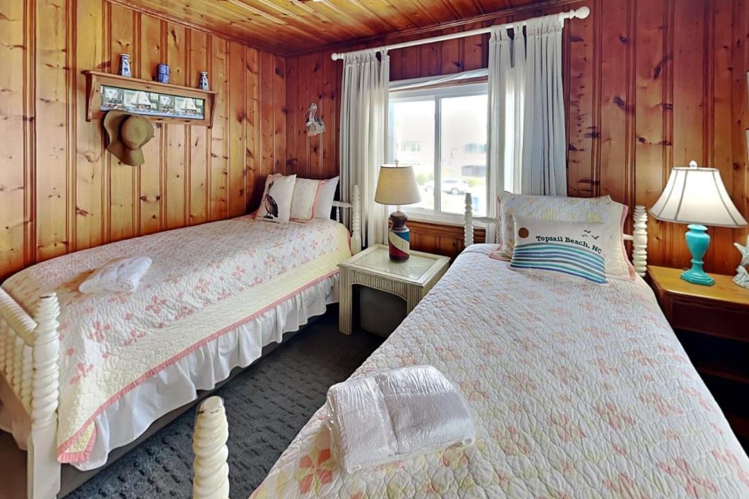 Photo of Bedroom in Topsail Beach
