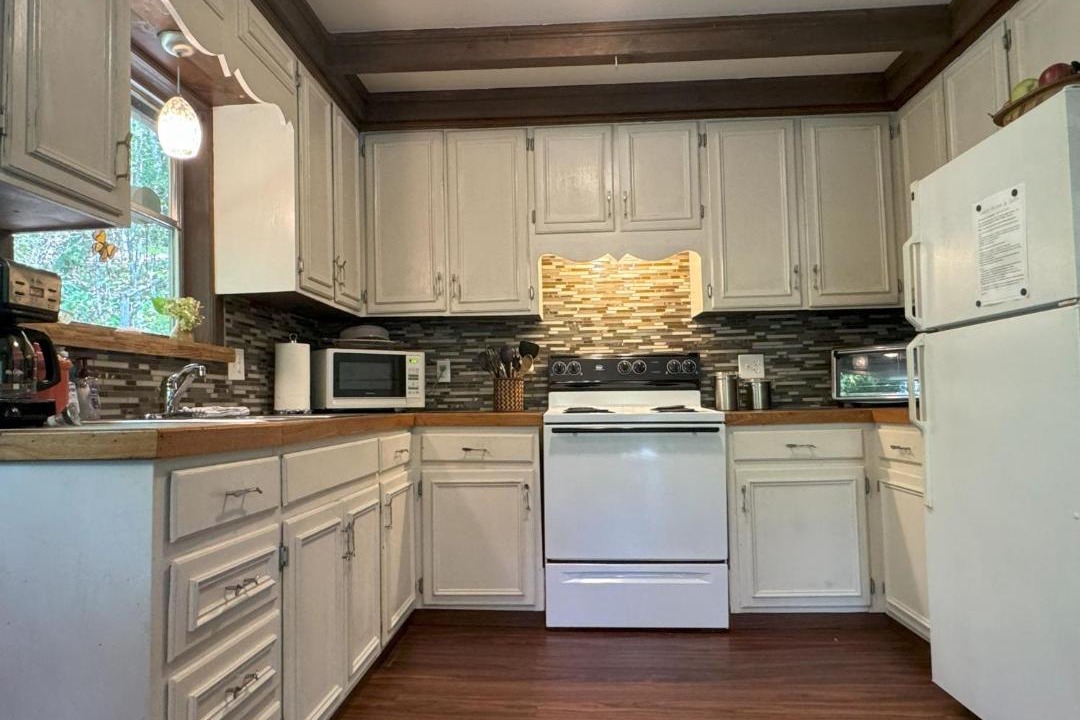Photo of Kitchen in Almond