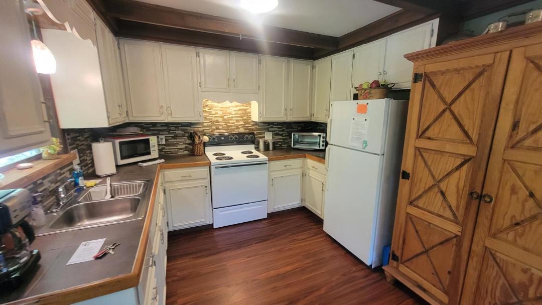 Photo of Kitchen in Almond