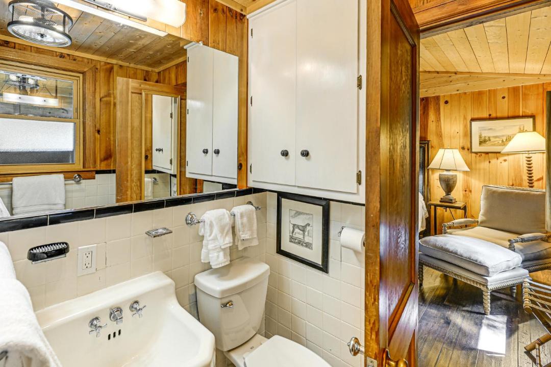 Photo of Bathroom in Mirror Lake