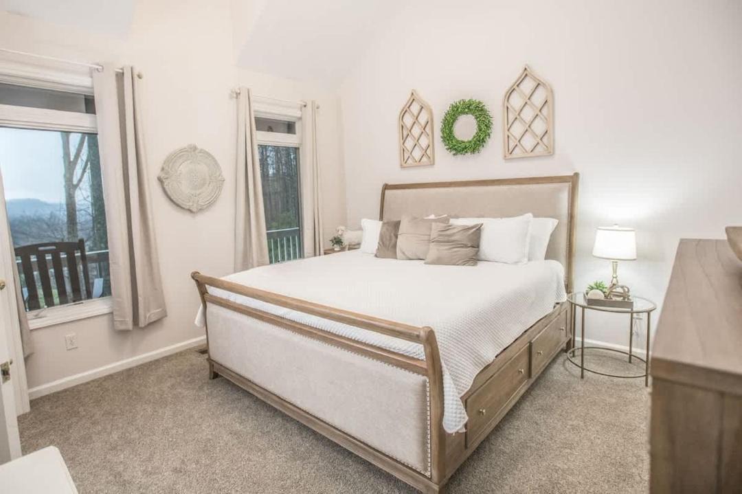 Photo of Bedroom in Hendersonville