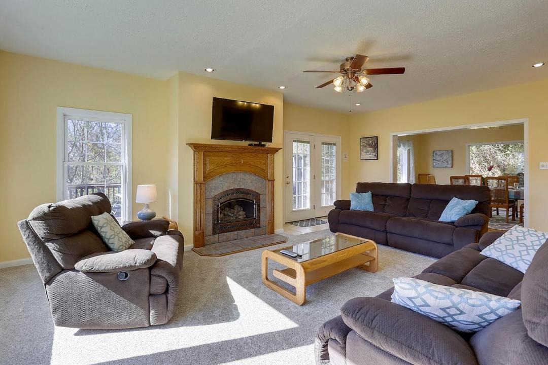 Photo of Livingroom in Barnardsville