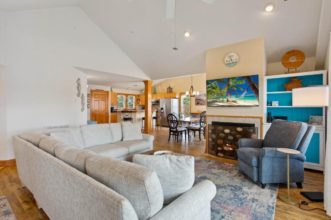 Photo of Livingroom in Bermuda Bay