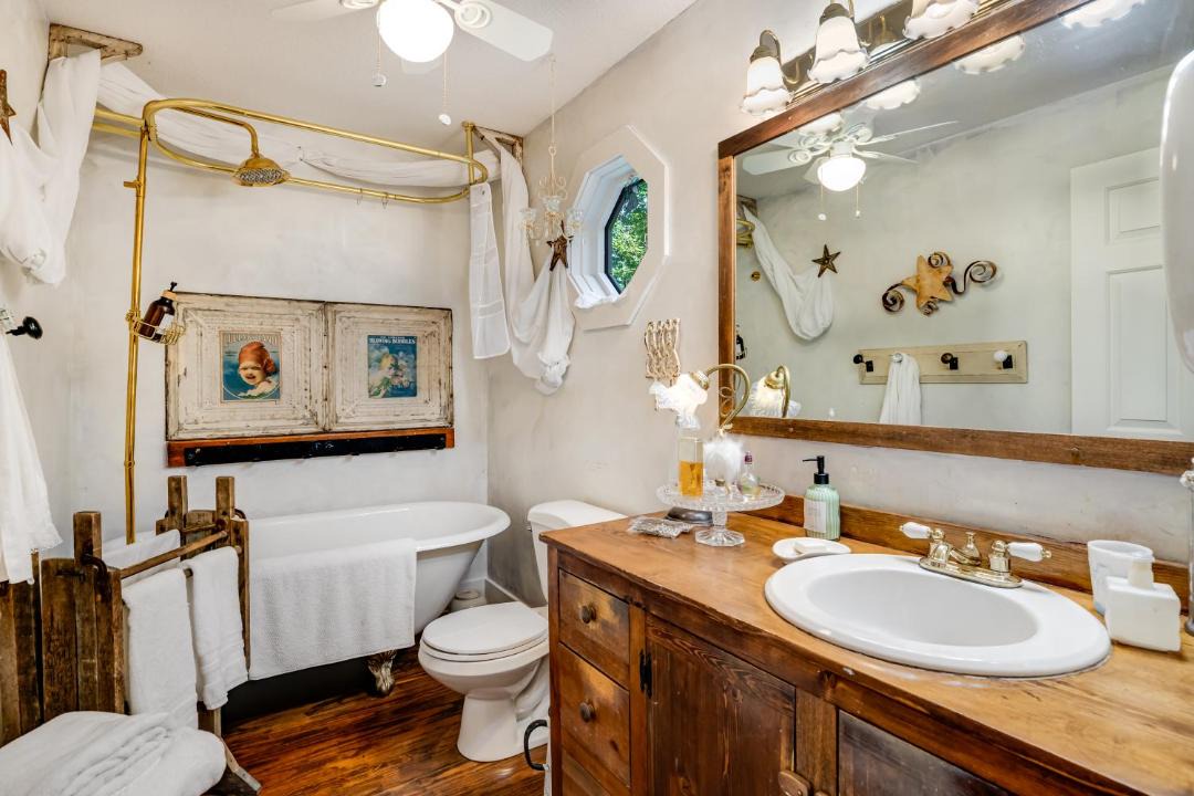 Photo of Bathroom in Rambling Ridge