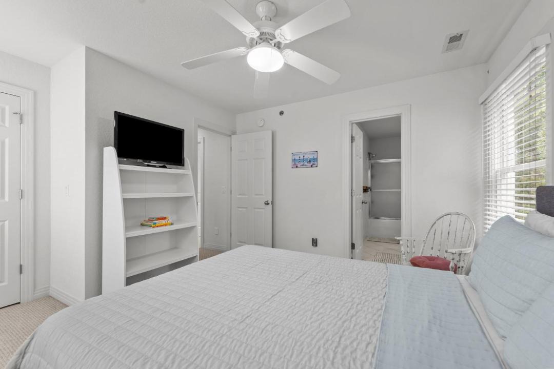 Photo of Bedroom in Bermuda Bay