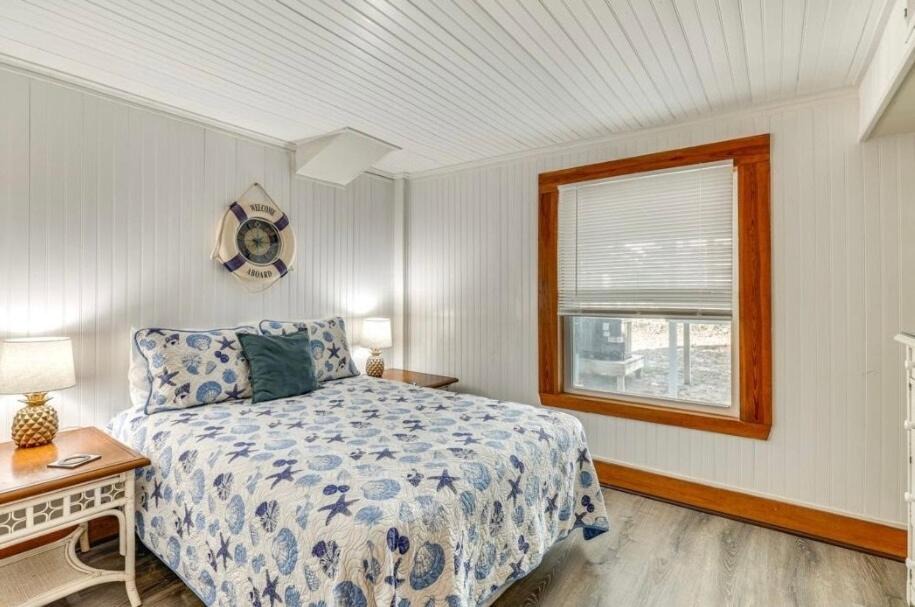 Photo of Bedroom in Caswell Beach