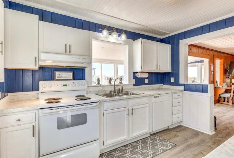 Photo of Kitchen in Caswell Beach