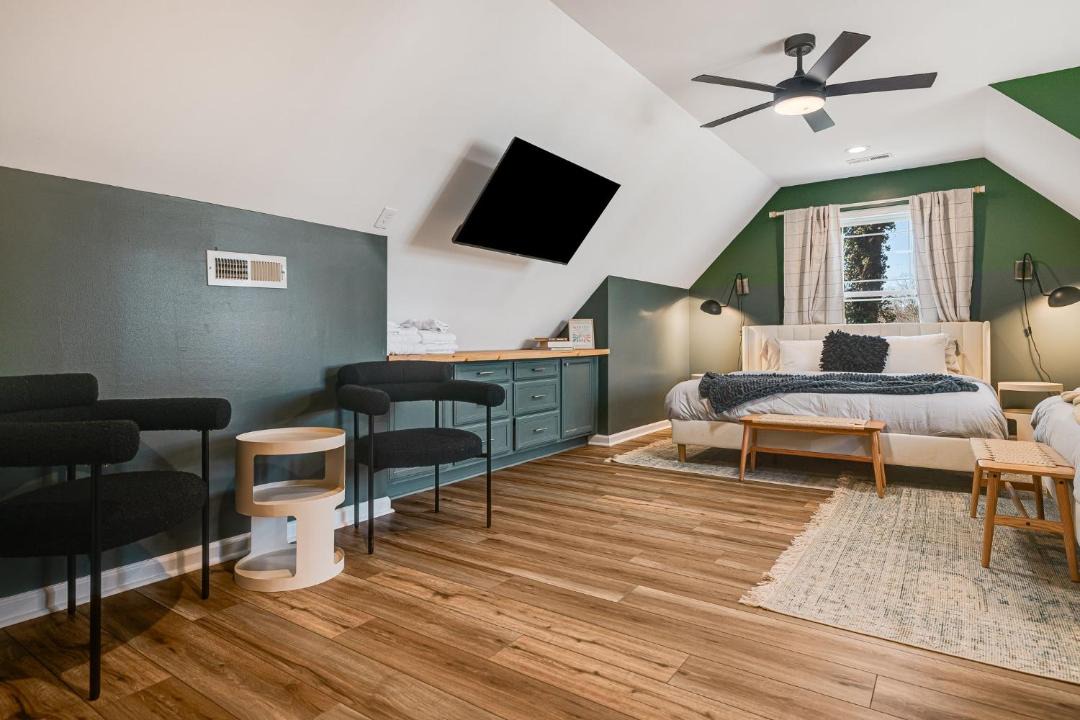 Photo of Bedroom in Hendersonville
