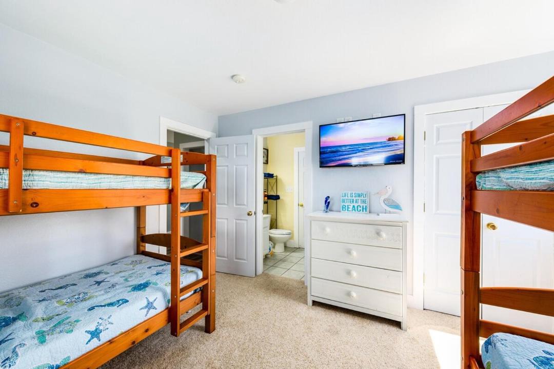 Photo of Bedroom in Wind Over Waves