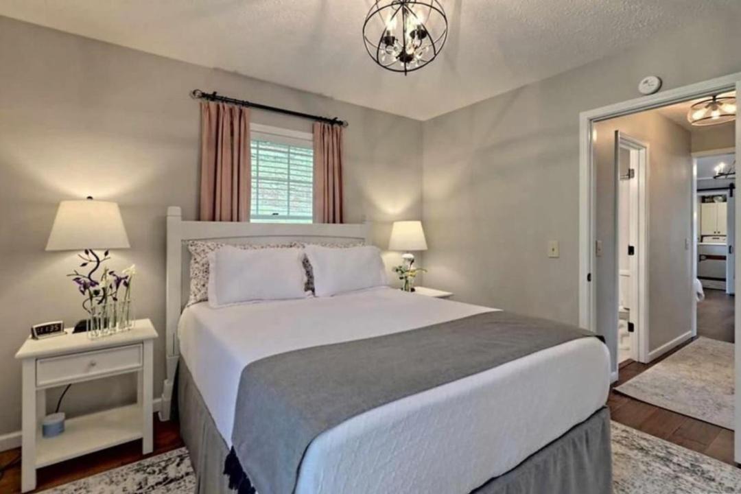 Photo of Bedroom in Cullowhee