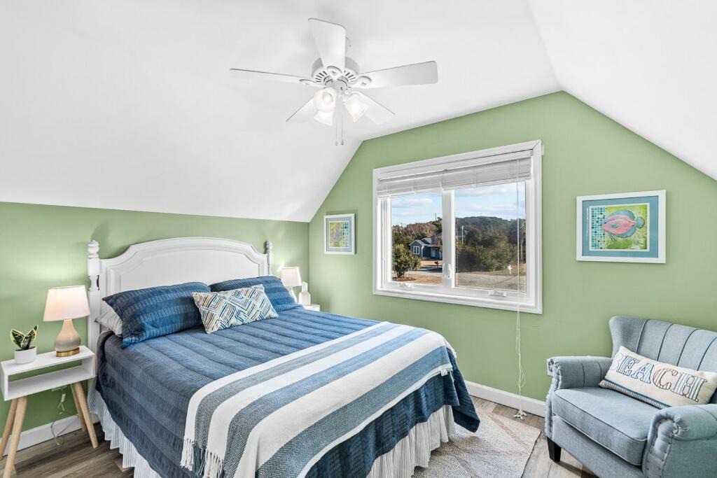 Photo of Bedroom in Pine Knoll Shores
