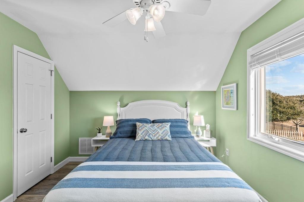 Photo of Bedroom in Pine Knoll Shores