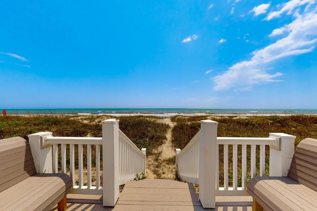 Photo of Patio Balcony in Pine Knoll Shores