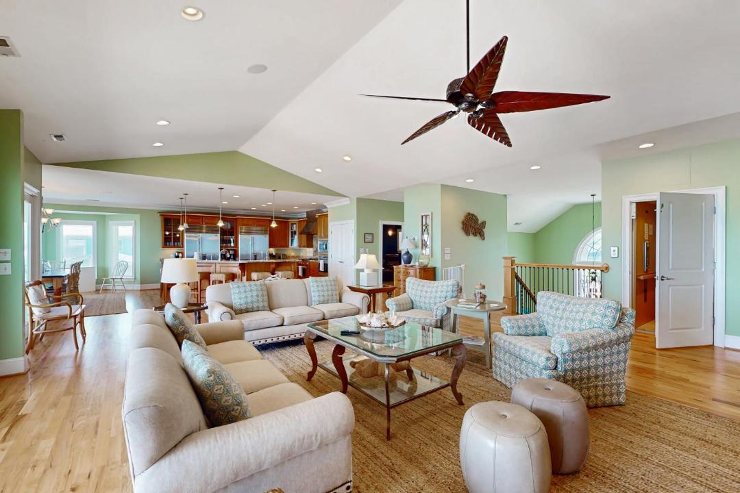 Photo of Livingroom in Pine Knoll Shores