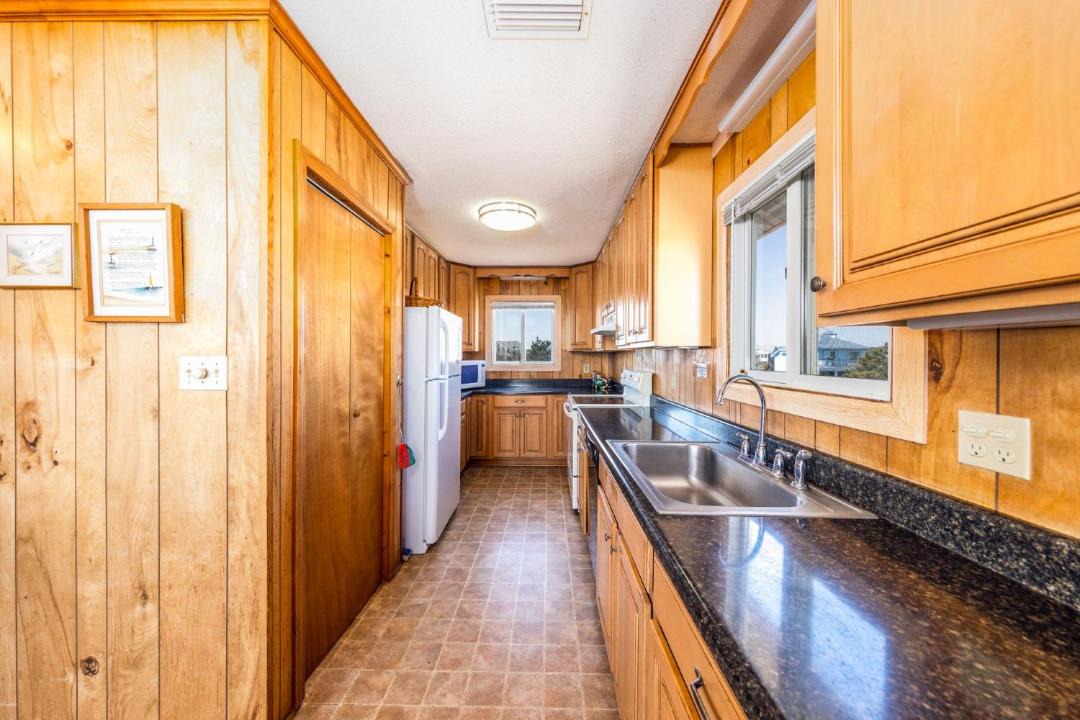 Photo of Kitchen in Whalehead Beach