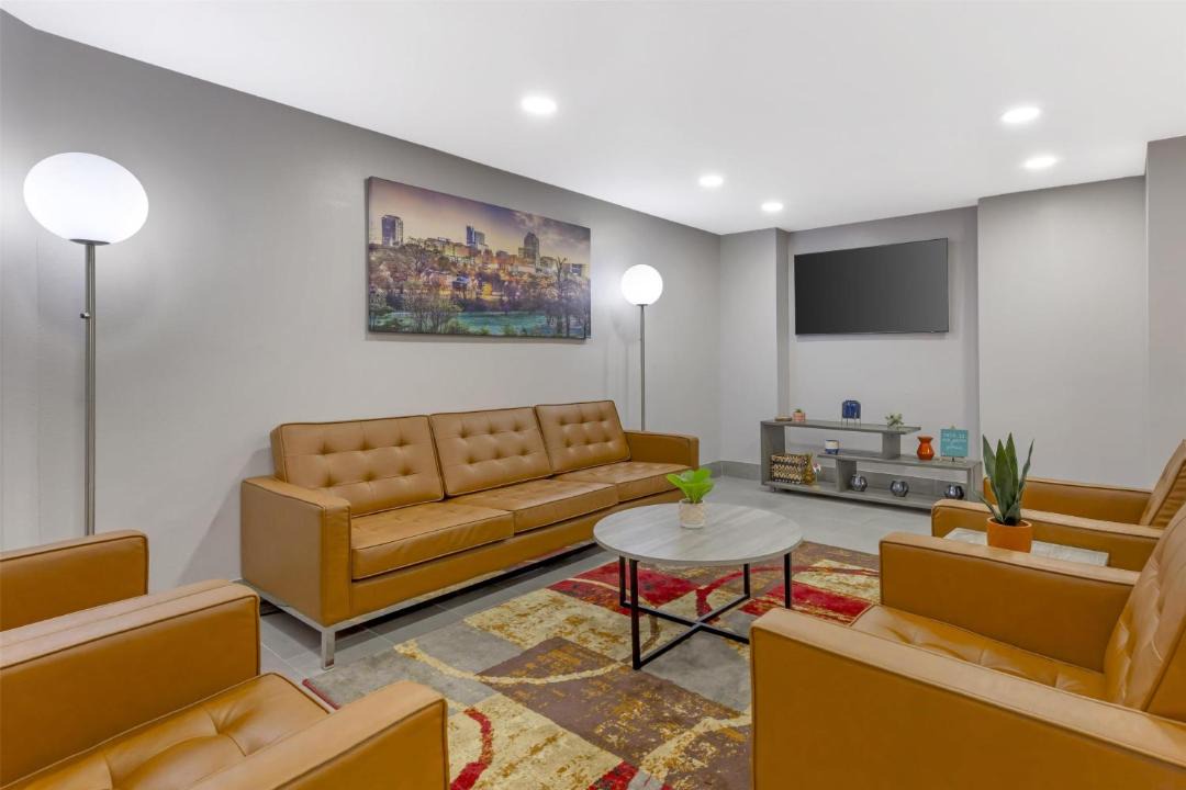 Photo of Livingroom in Northwest Raleigh