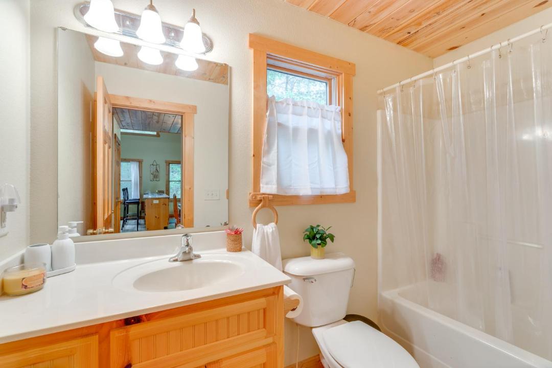 Photo of Bathroom in Unaka
