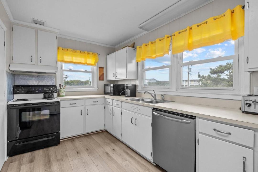 Photo of Kitchen in Pine Knoll Shores