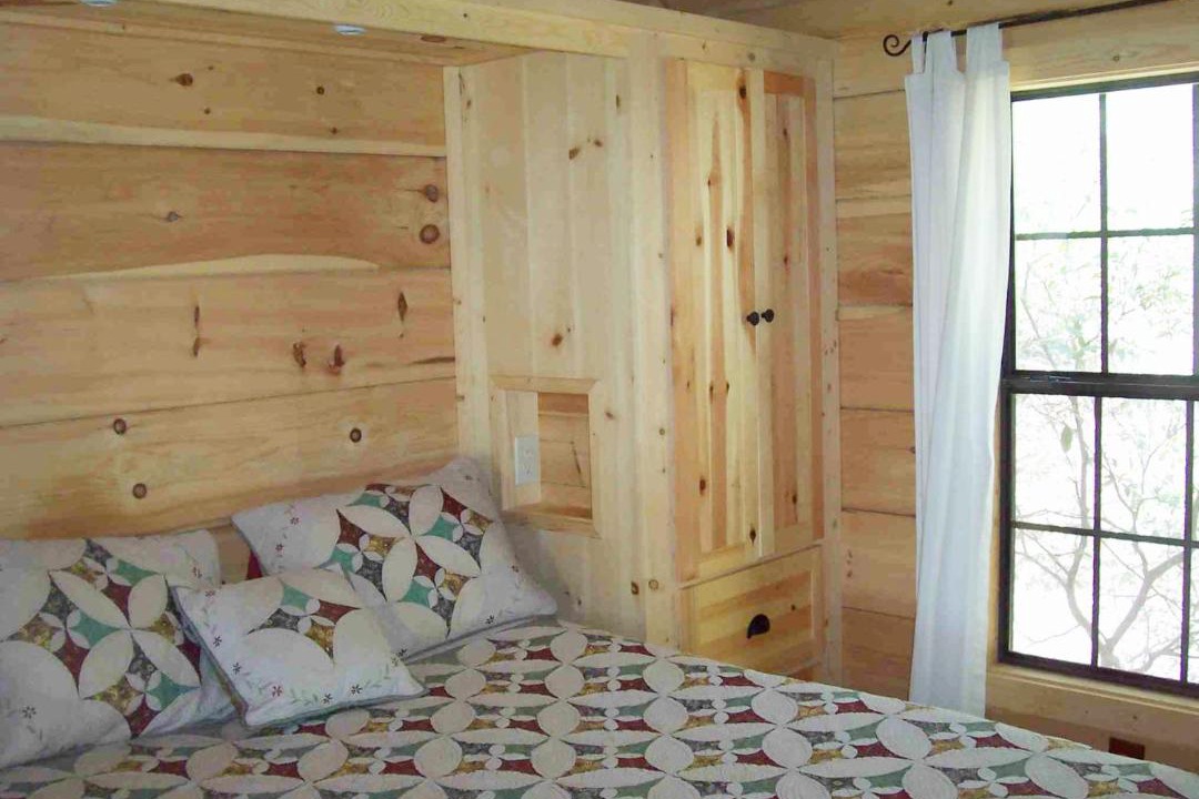 Photo of Bedroom in Hendersonville