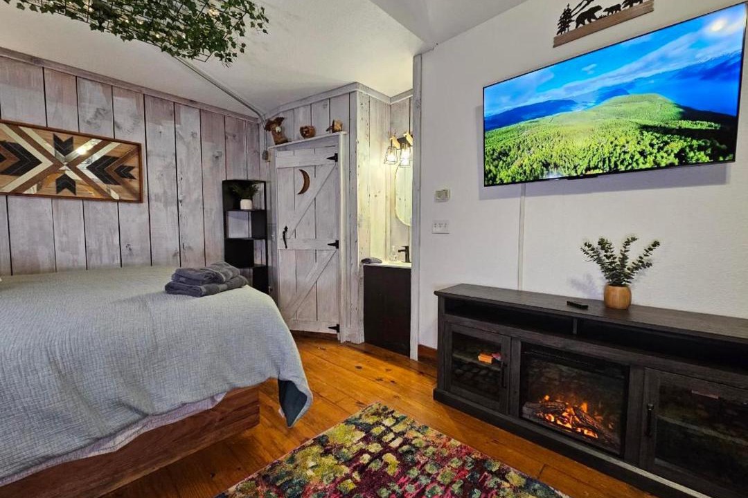 Photo of Bedroom in Saluda