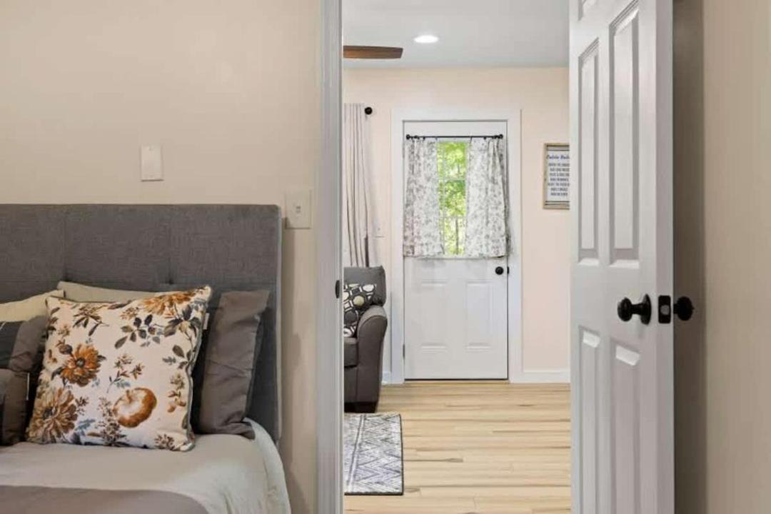 Photo of Bedroom in Hendersonville