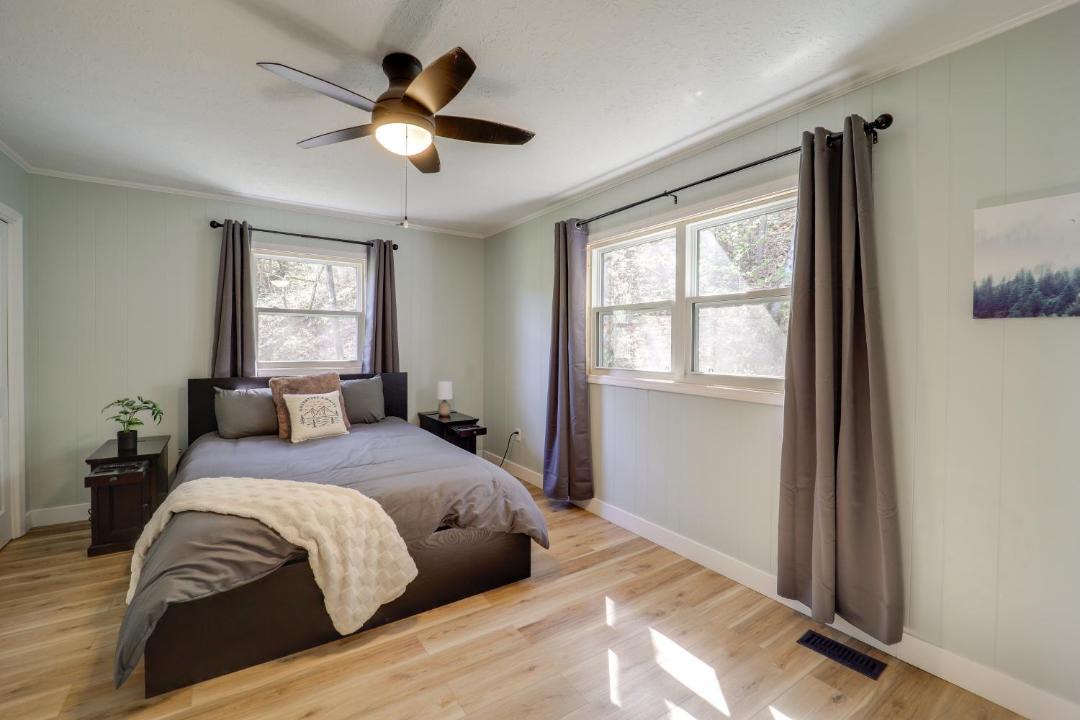 Photo of Bedroom in Lenoir
