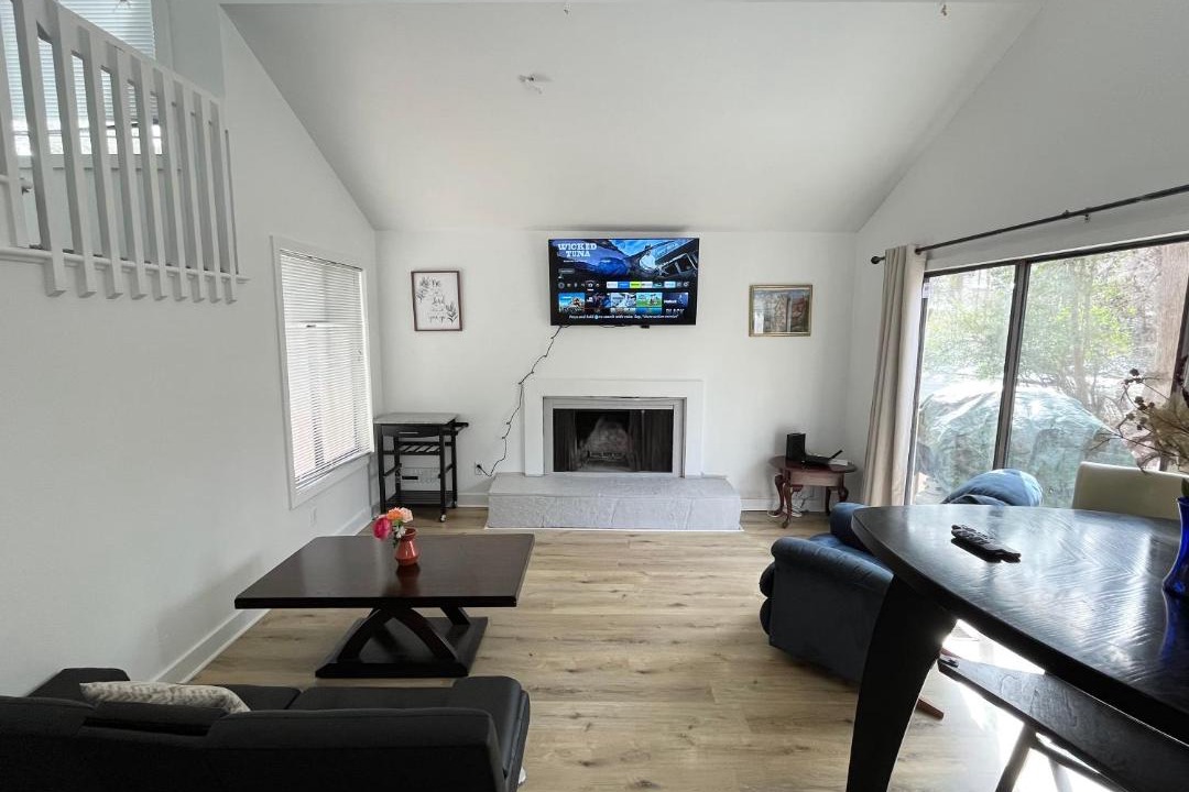 Photo of Livingroom in Chapel Hill