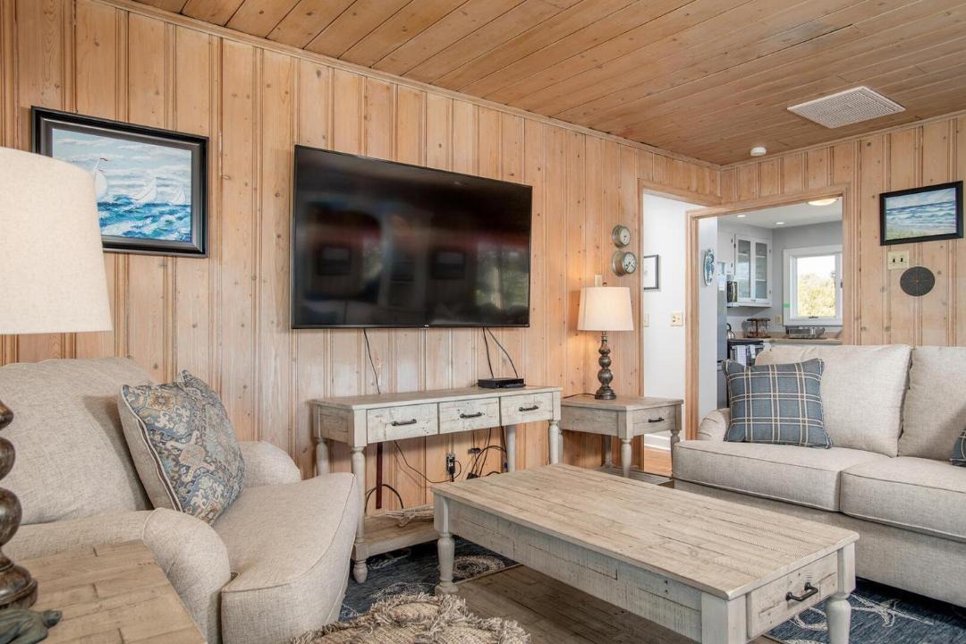 Photo of Livingroom in Pine Knoll Shores
