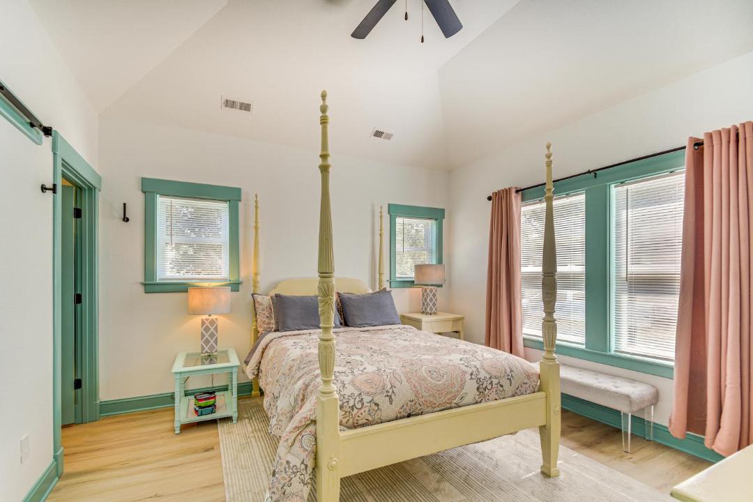 Photo of Bedroom in Manteo