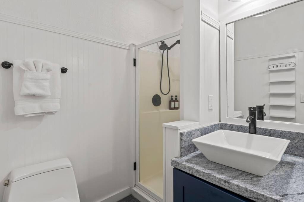 Photo of Bathroom in Hendersonville