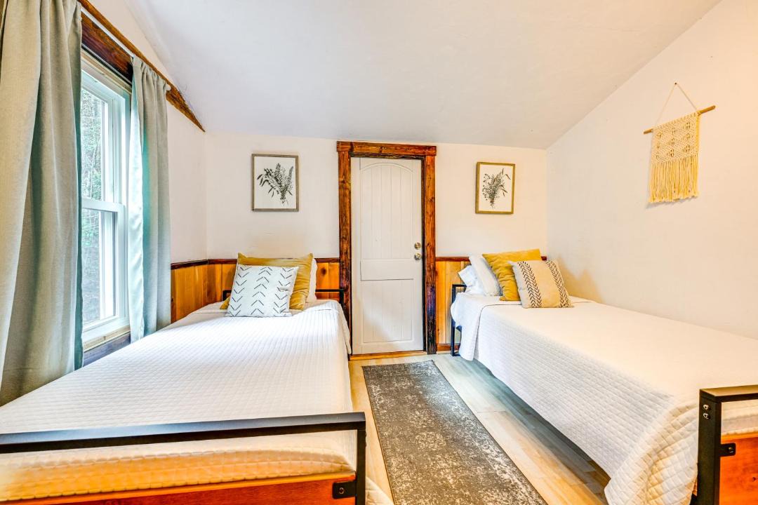 Photo of Bedroom in Robbinsville