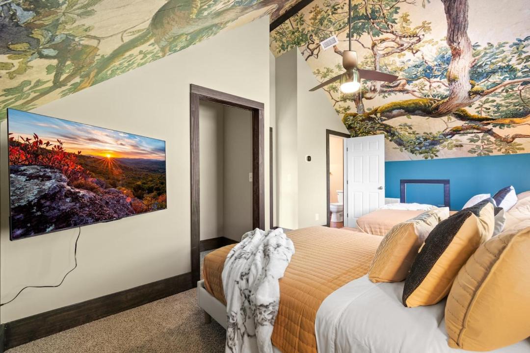 Photo of Bedroom in Hendersonville