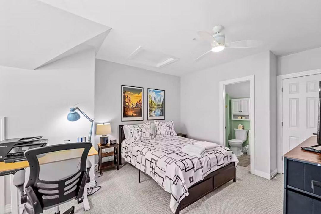 Photo of Bedroom in Bermuda Bay