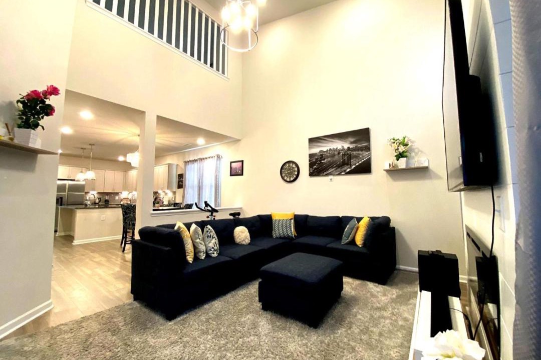 Photo of Livingroom in Southeast Raleigh