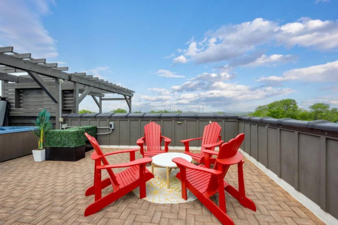 Photo of Patio Balcony in Hadley - Washington