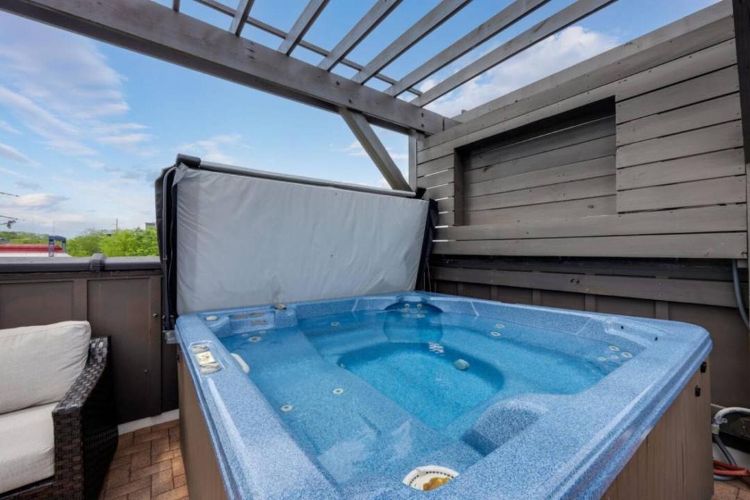Photo of Patio Balcony in Hadley - Washington