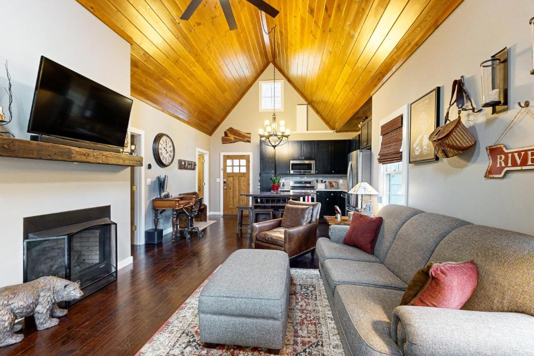 Photo of Livingroom in Cullowhee