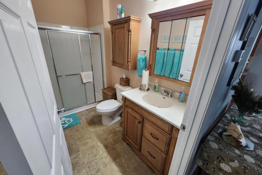 Photo of Bathroom in Peletier