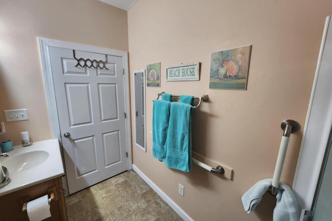 Photo of Bathroom in Peletier
