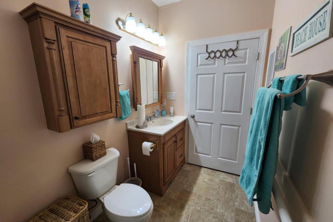 Photo of Bathroom in Peletier