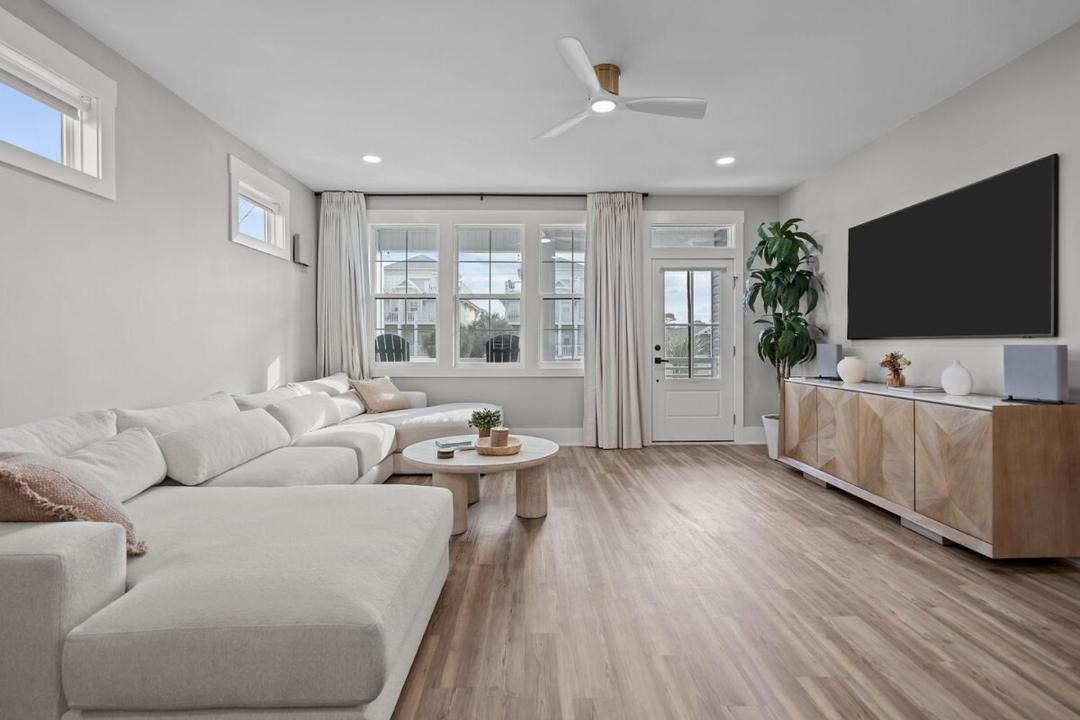 Photo of Livingroom in Wilmington Beach