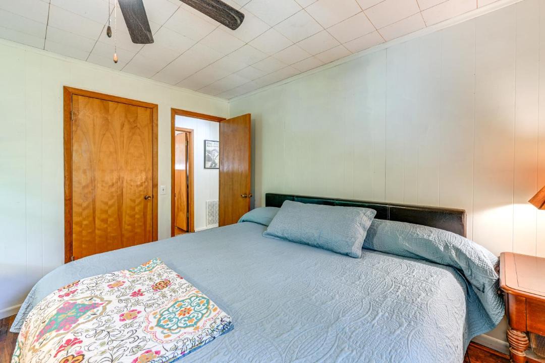 Photo of Bedroom in Robbinsville