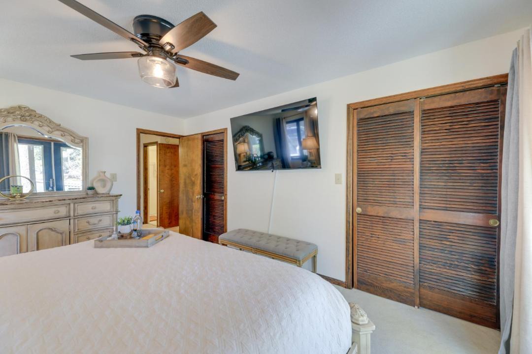 Photo of Bedroom in Pine Knoll Shores