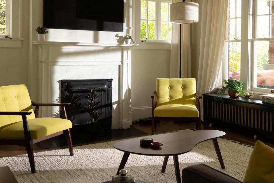 Photo of Livingroom in Old Irving Park