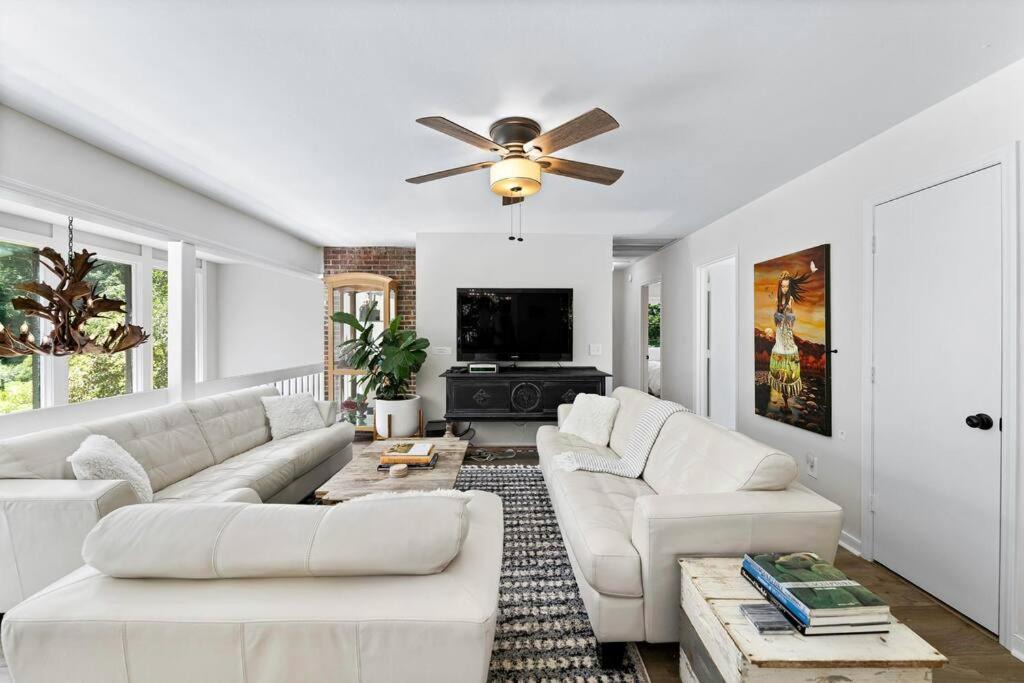 Photo of Livingroom in Fairview