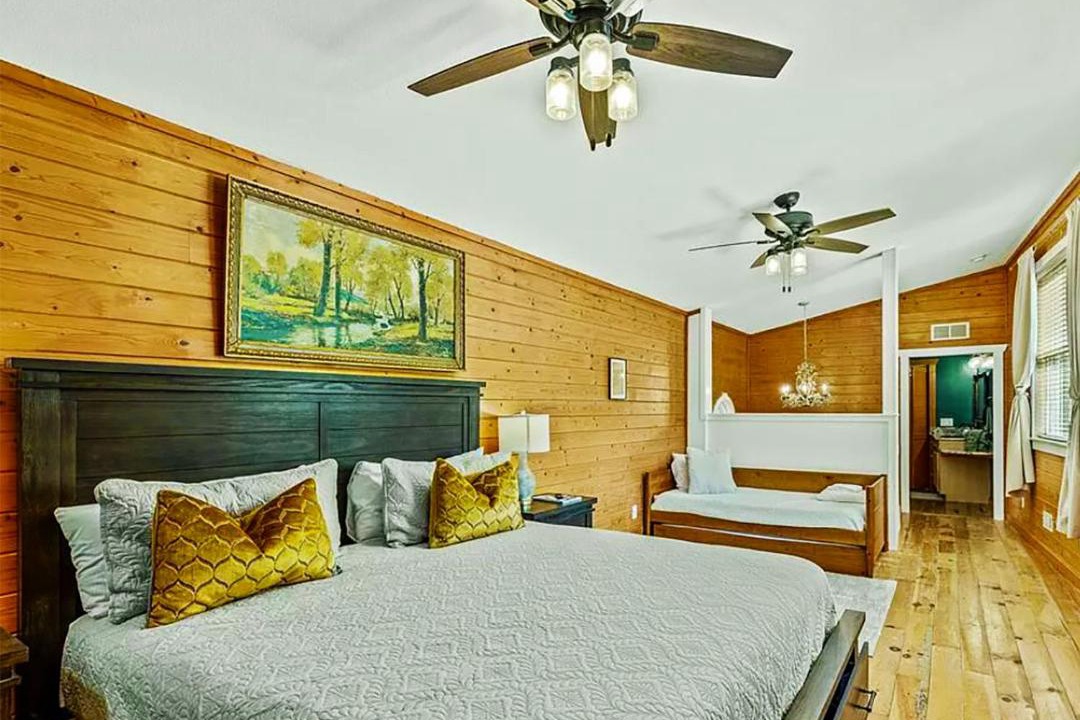 Photo of Bedroom in Mirror Lake